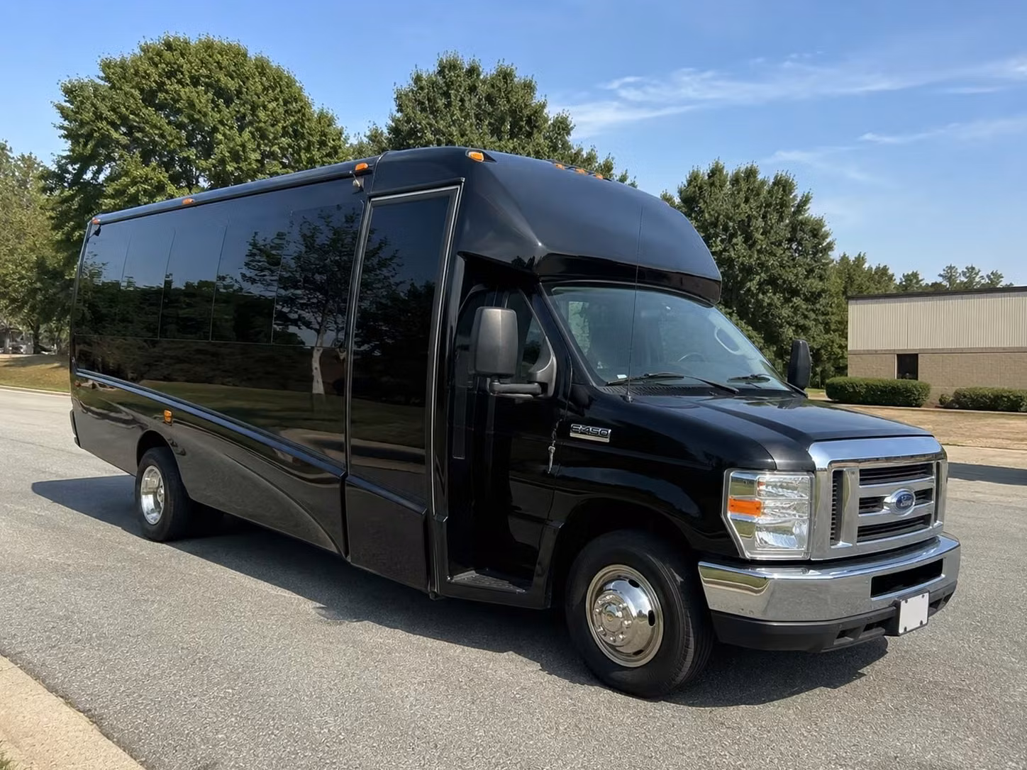 mount pleasant 15 passenger minibus rental